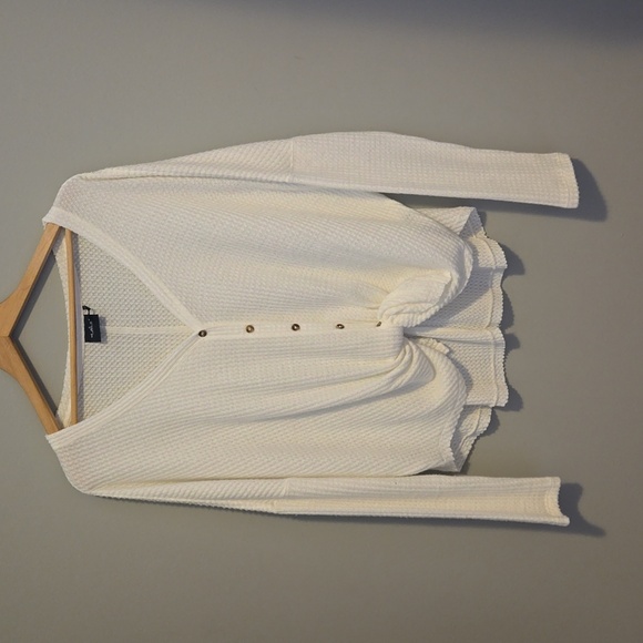 Out from under long sleeve - Picture 1 of 5